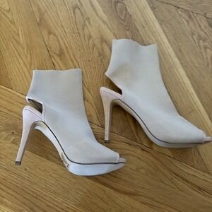 Madden Girl Close Toed Heels Size 9.5